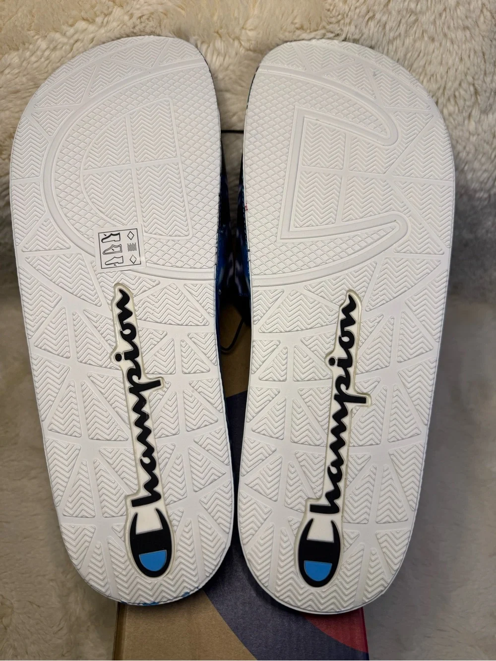 New in Box 🔵 Men’s size 14 Slides